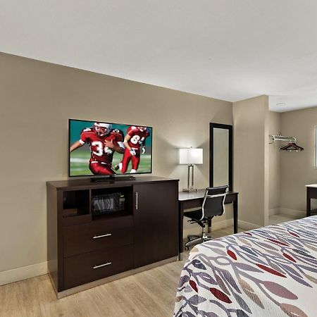 Red Roof Inn Redding Extérieur photo