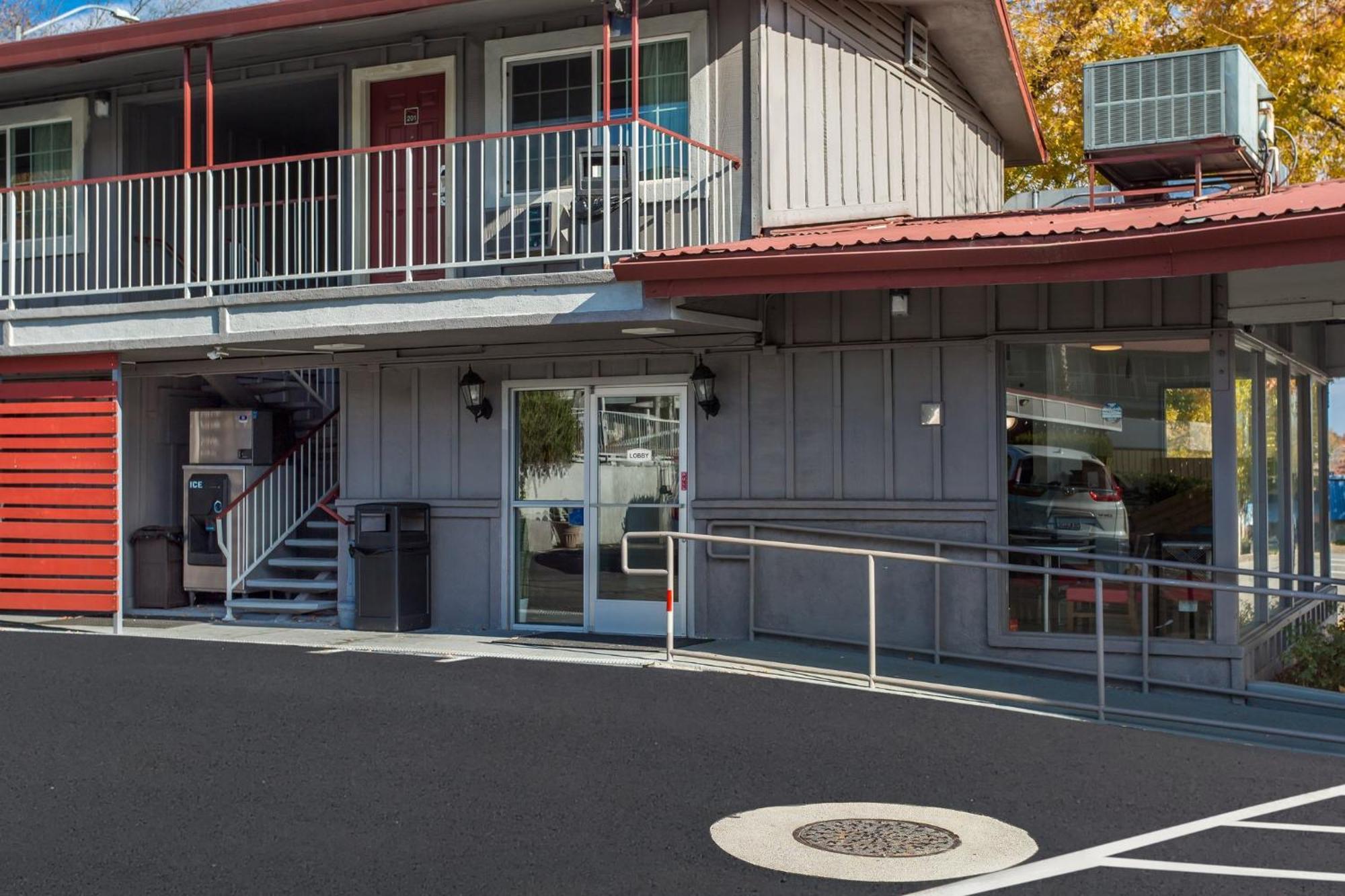 Red Roof Inn Redding Extérieur photo