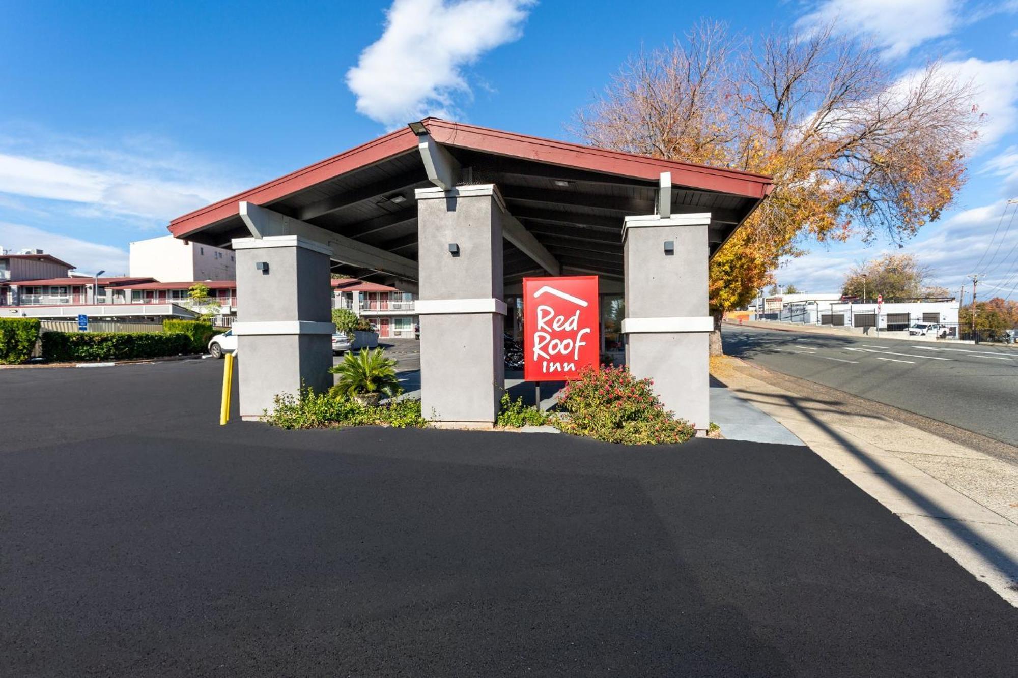 Red Roof Inn Redding Extérieur photo